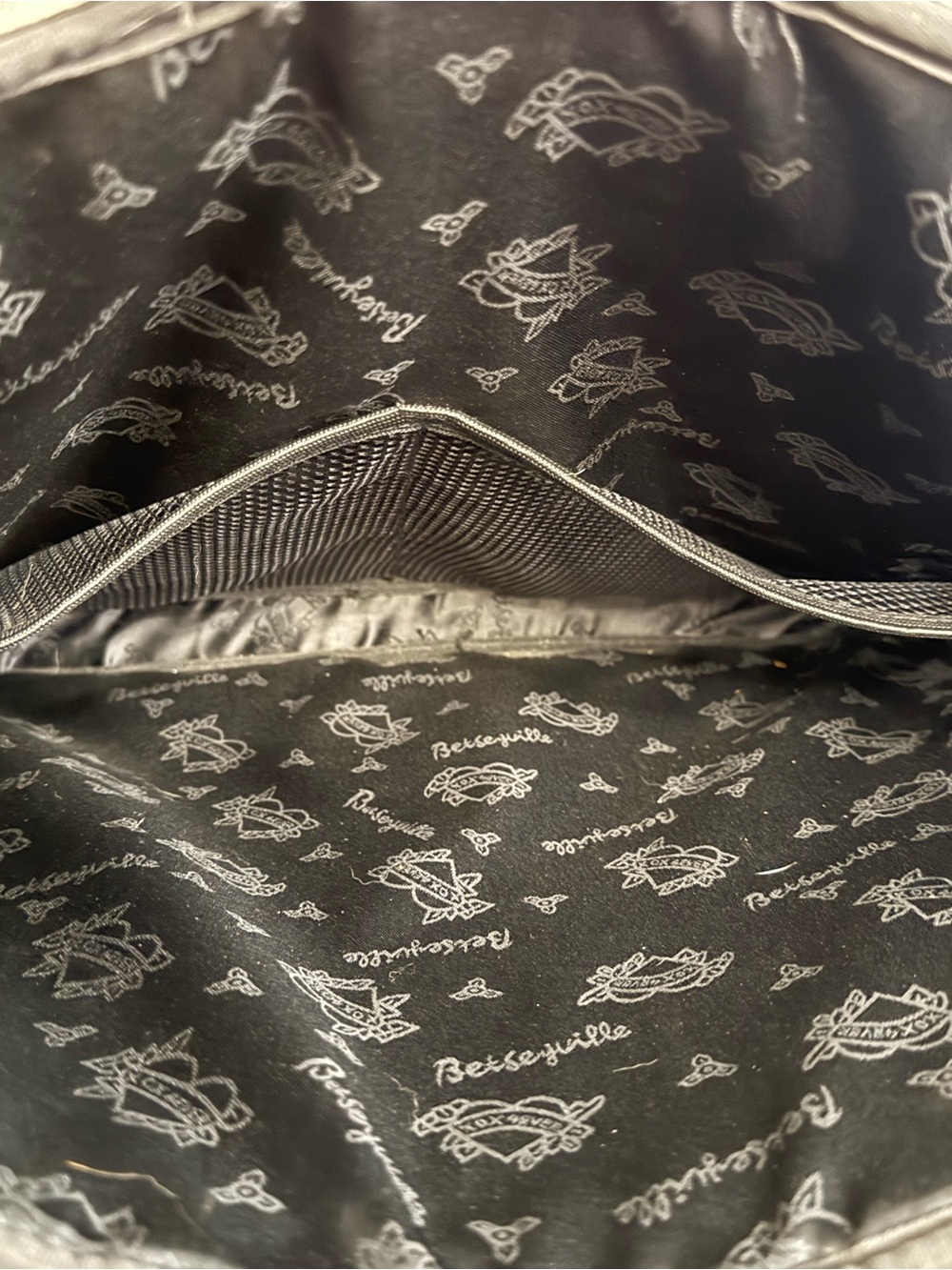 Betseyville Silver Metallic Laptop Bag Embossed Lip and Flaral Pattern - Picture 4 of 7